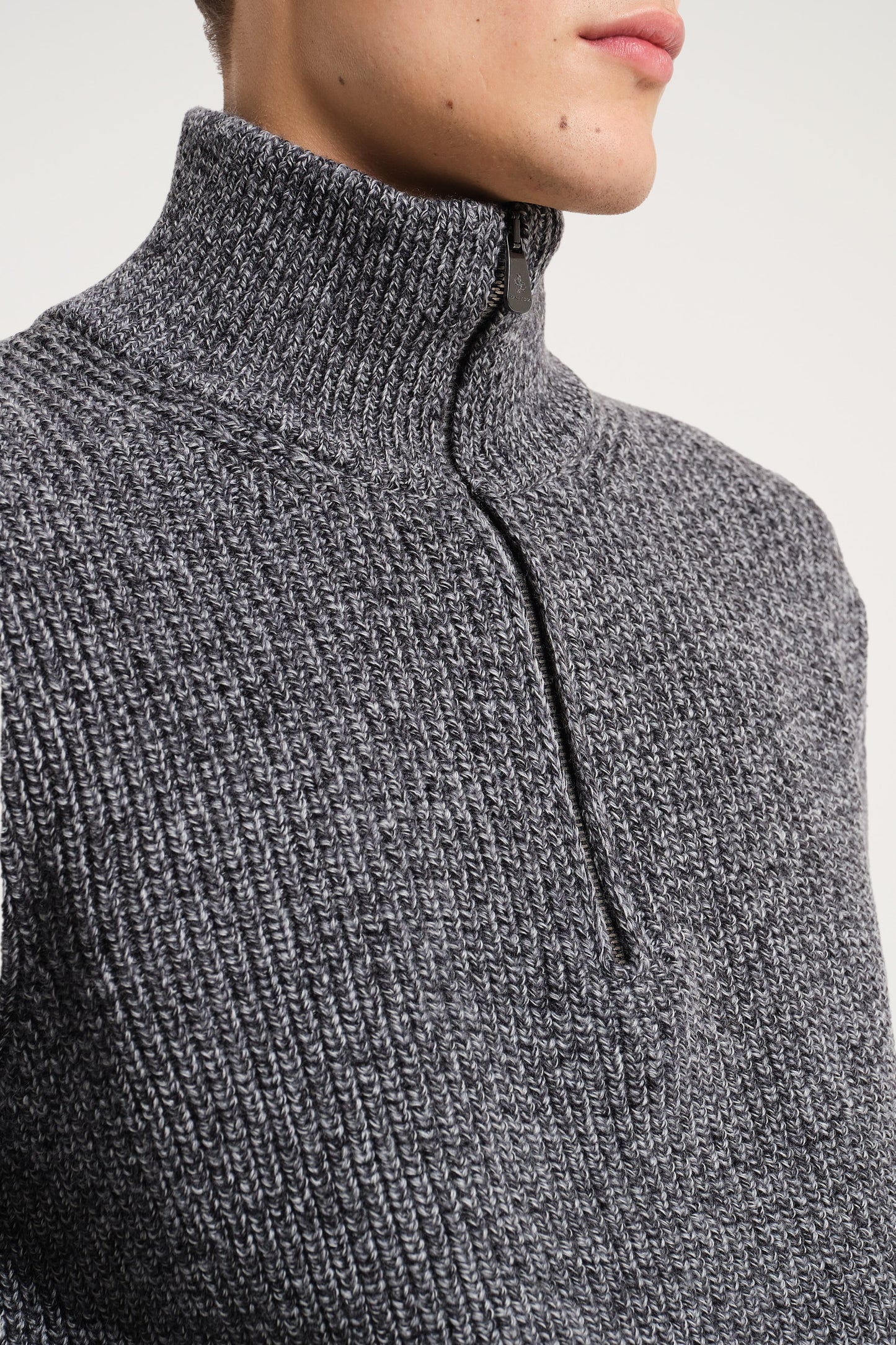 GRAY WOOL ZIP-UP TURTLENECK