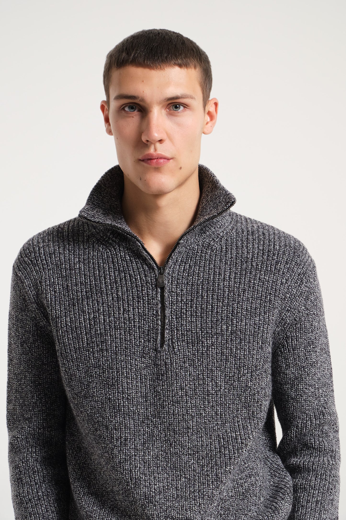 GRAY WOOL ZIP-UP TURTLENECK