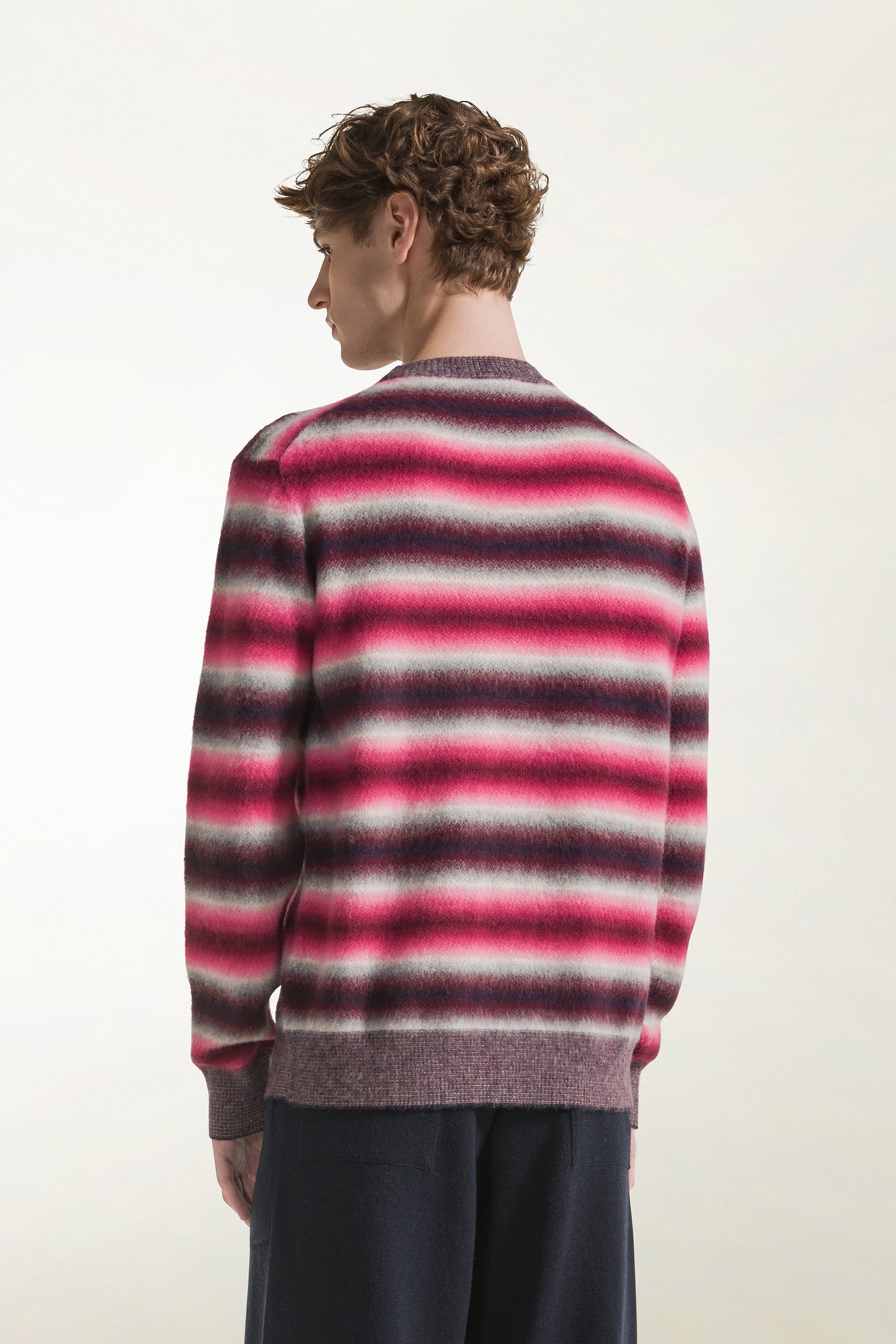 Maglione in lana degradè grigio