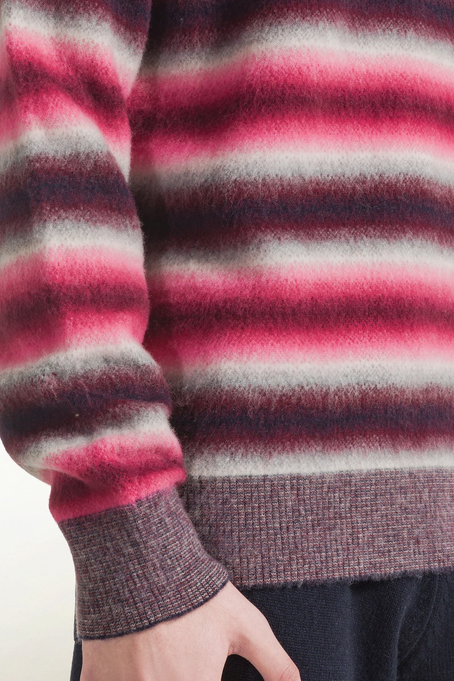 Maglione in lana degradè grigio