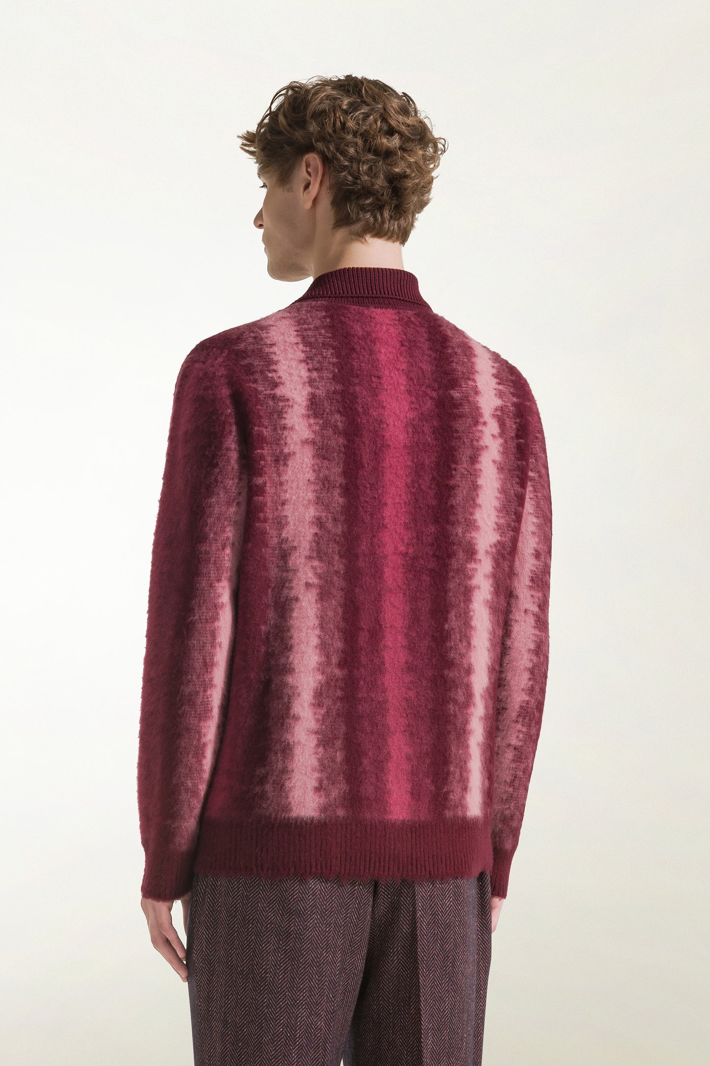 Cardigan in lana sui toni del bordeaux