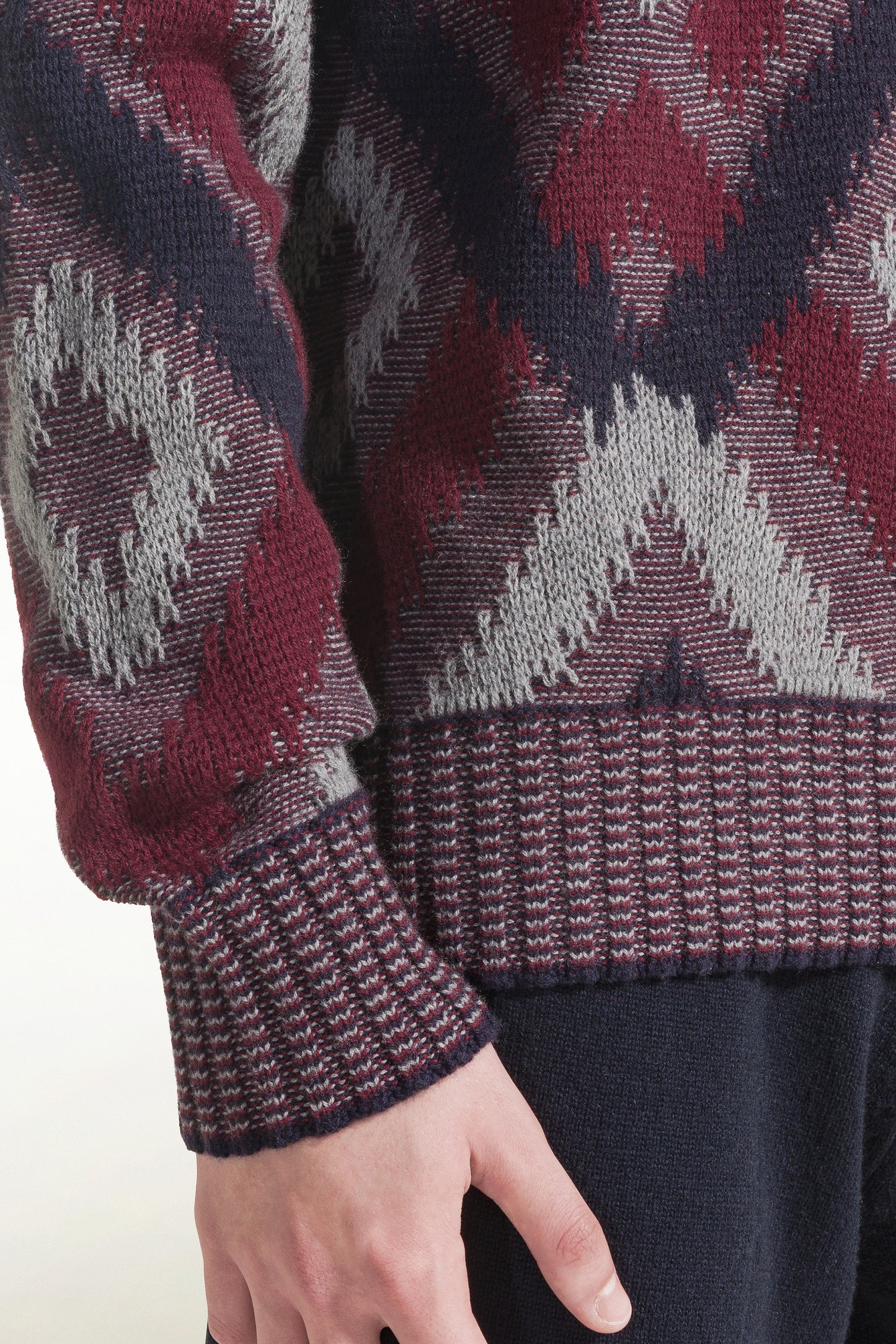 Maglione a rombi bordeaux e blu