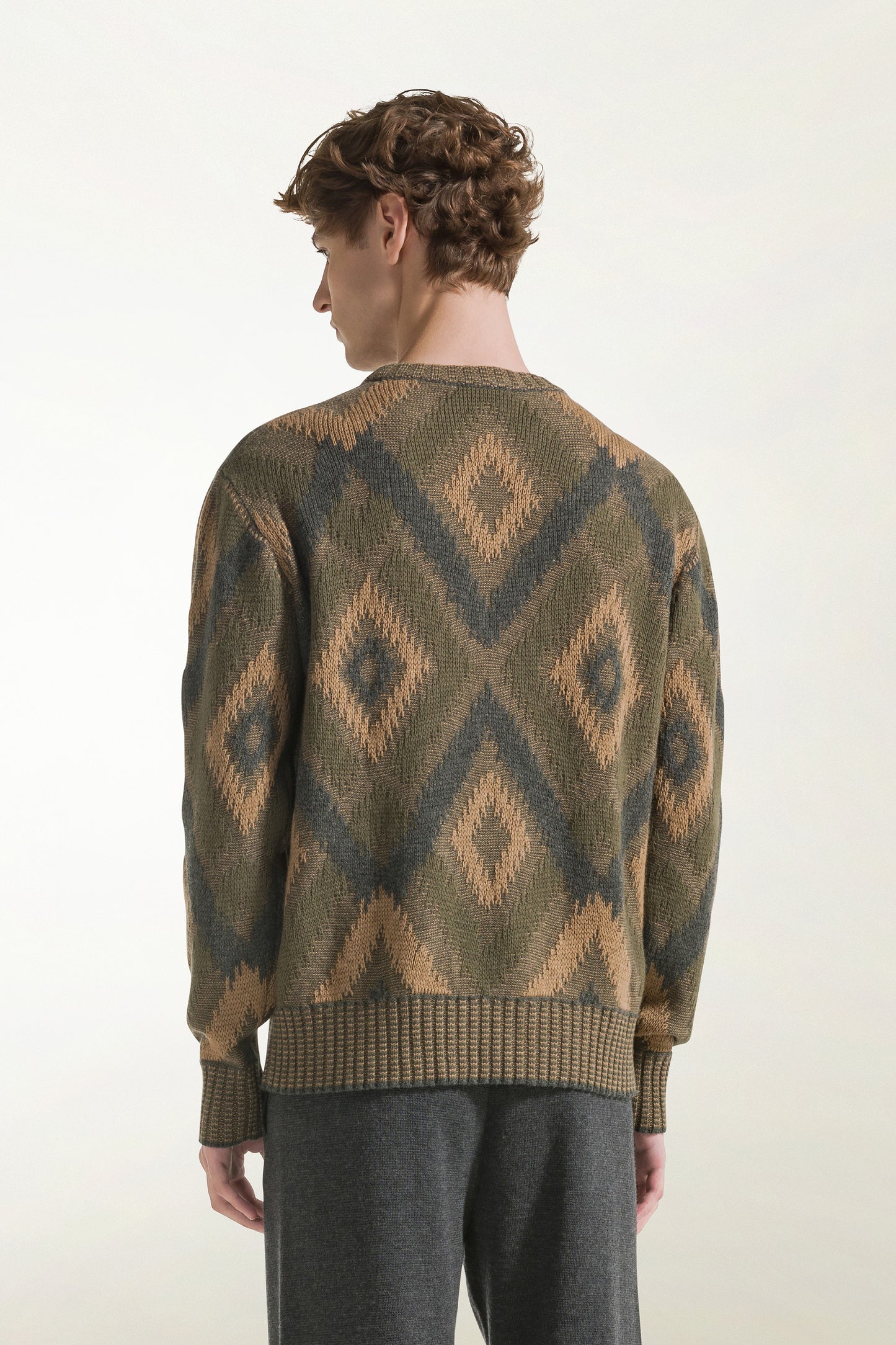 Maglione a rombi beige e verde