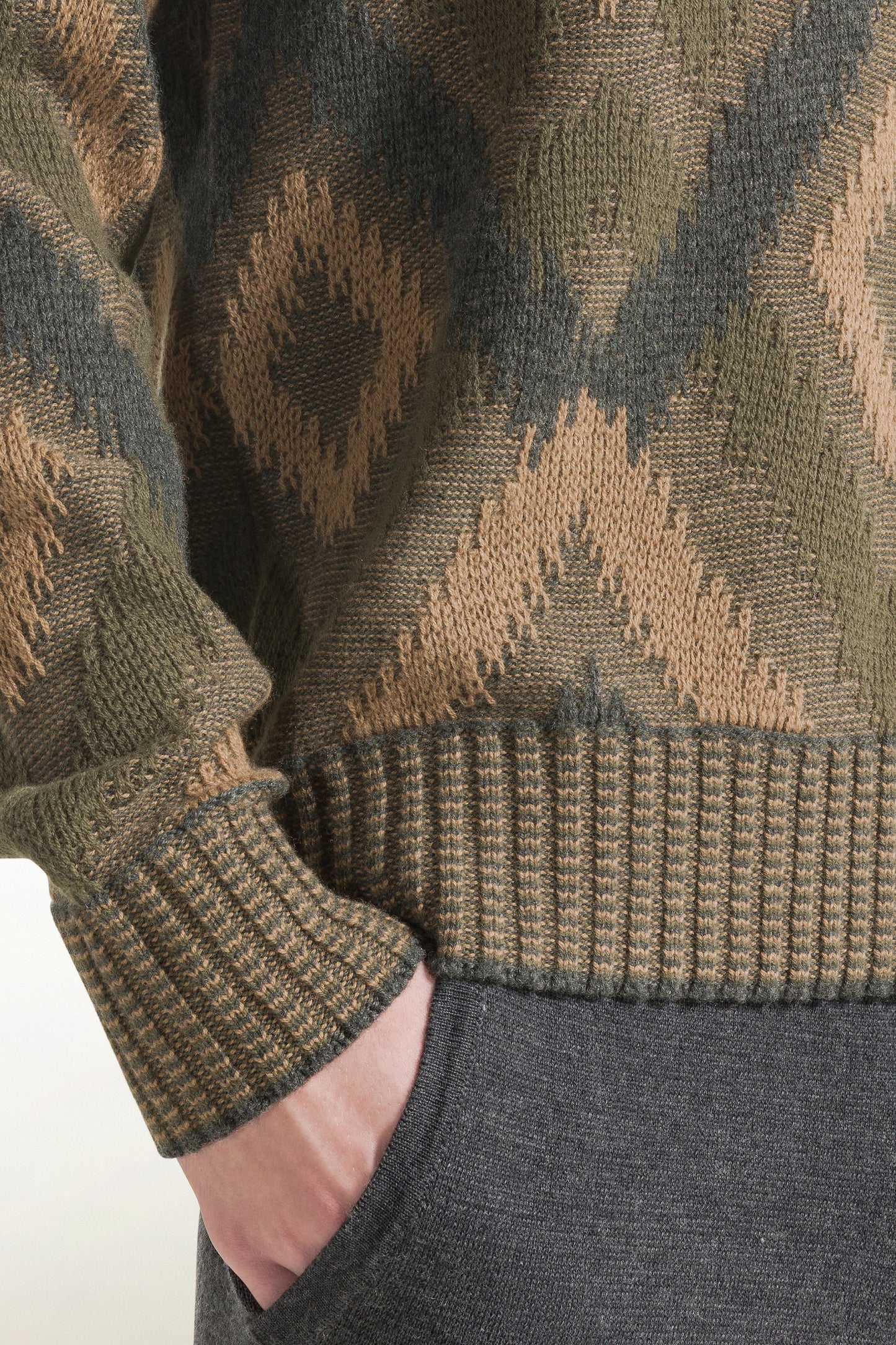 Maglione a rombi beige e verde