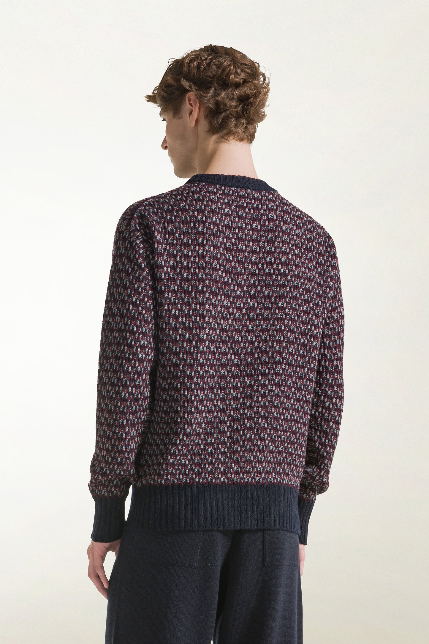 Girocollo in lana sui toni del bordeaux