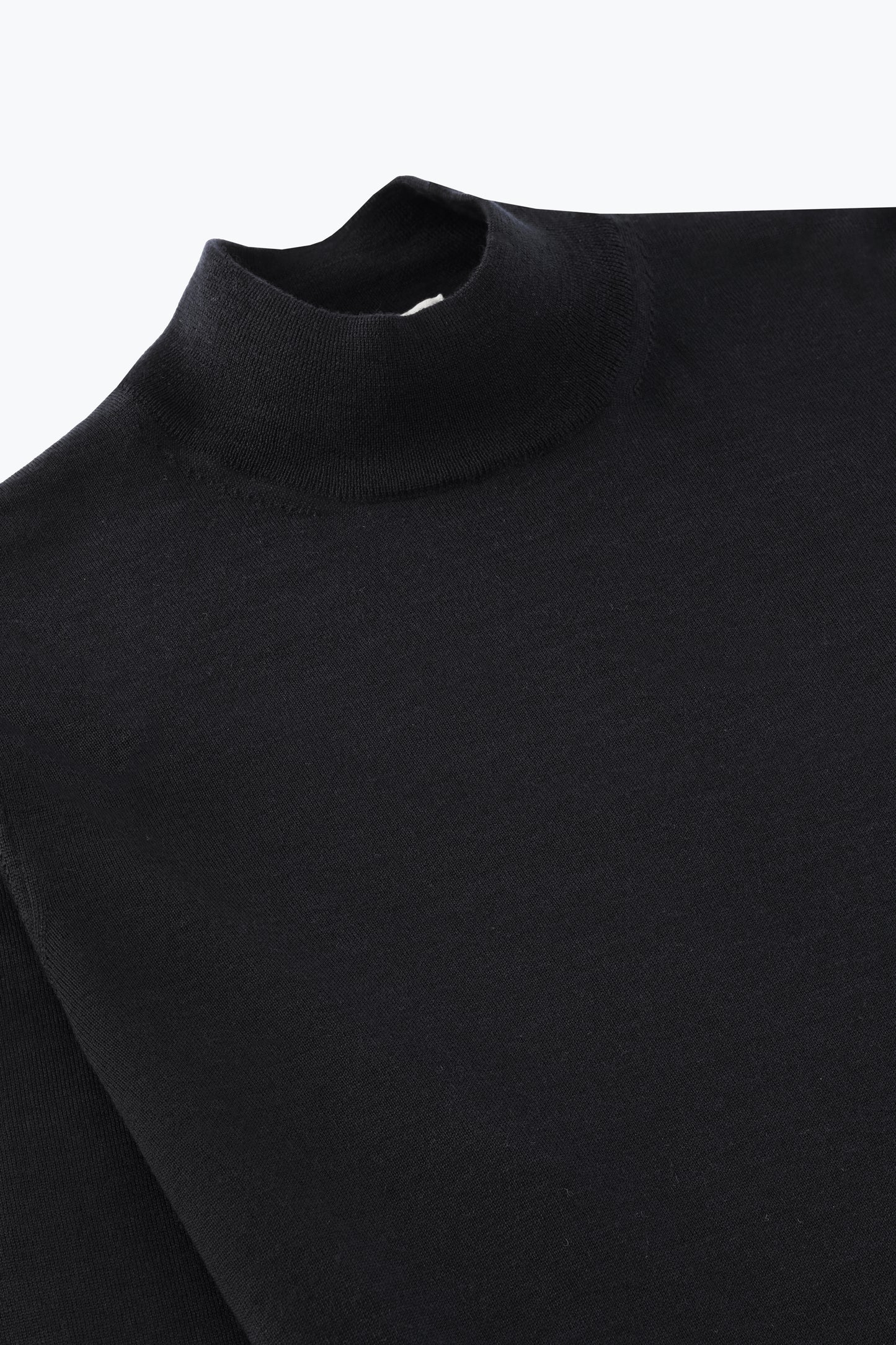 BLACK WOOL TURTLENECK
