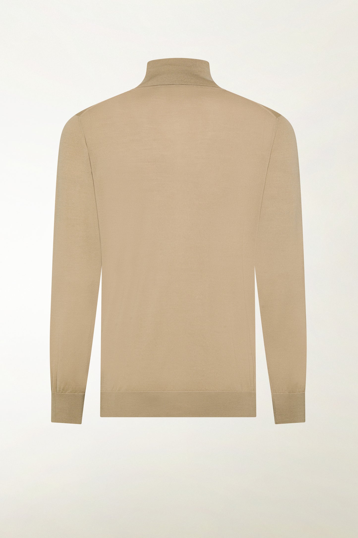 Lightweight turtleneck in natural-colored merino wool