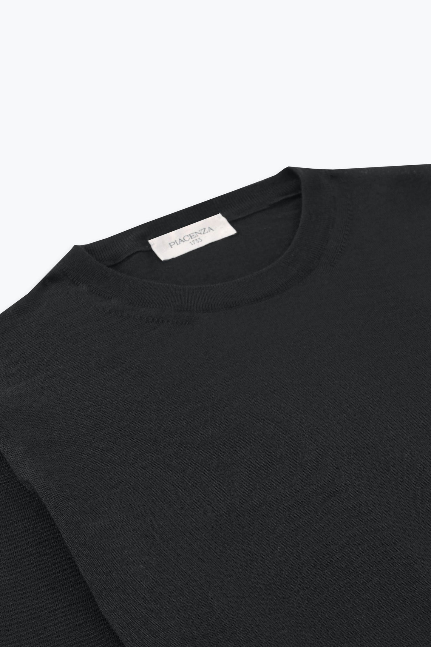 GIROCOLLO IN LANA NERO