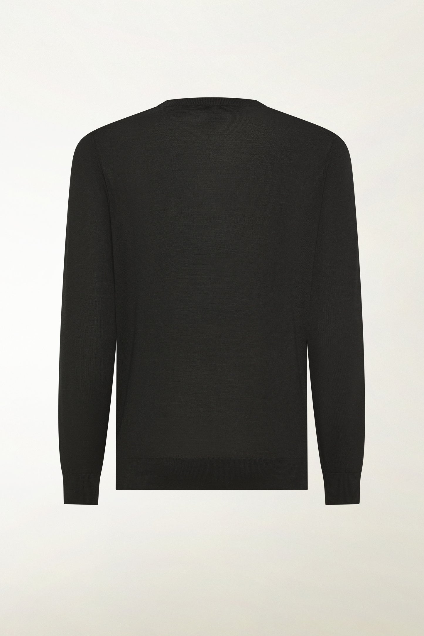 Lightweight V-neck in black merino wool