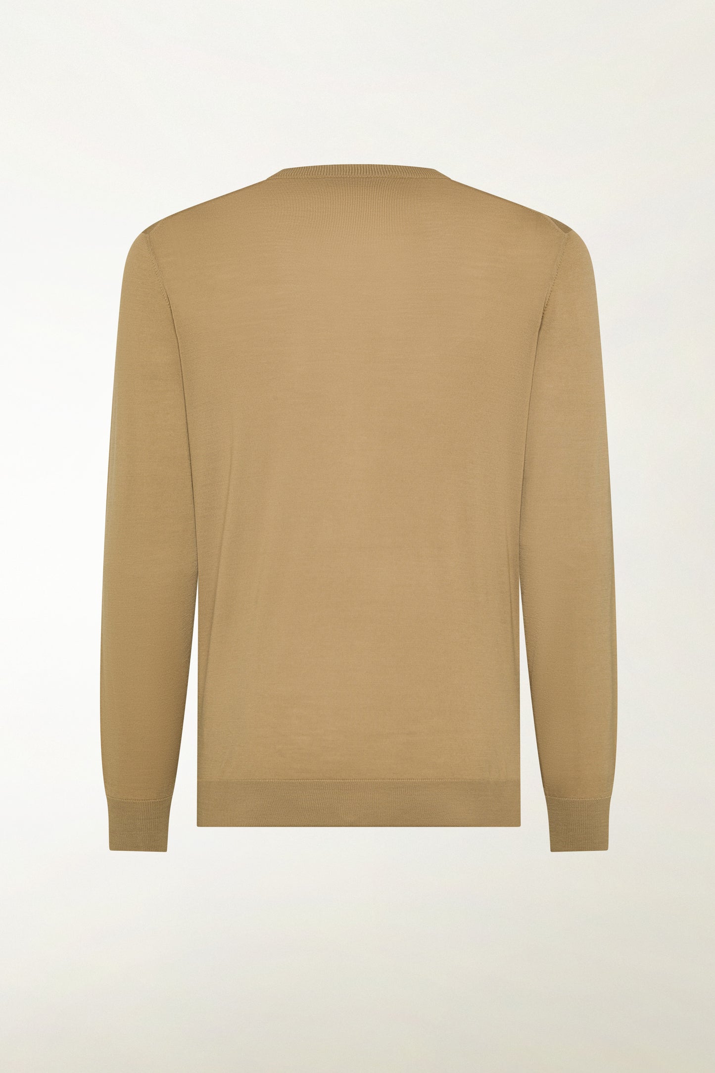 Lightweight V-neck in natural merino wool