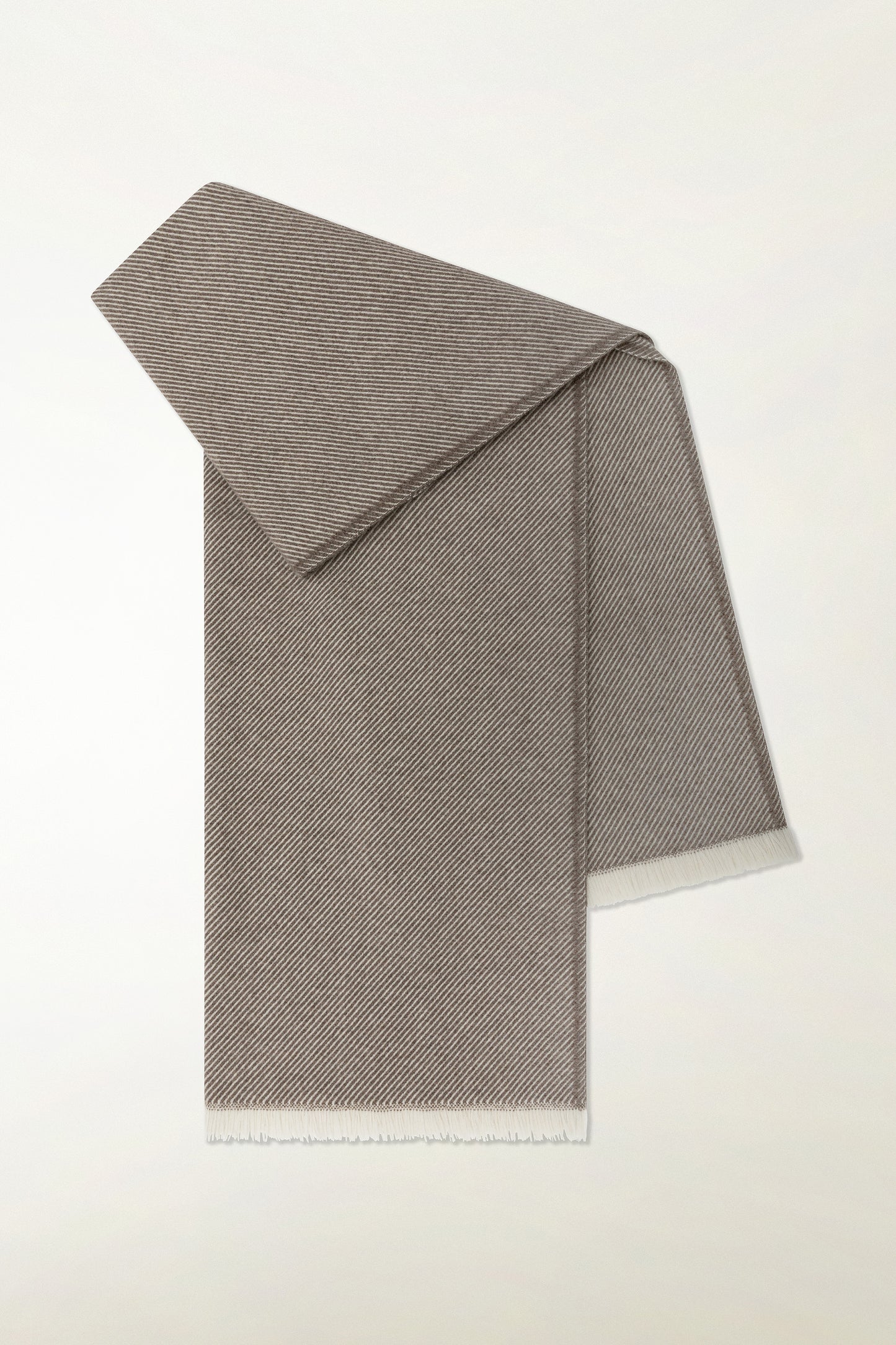 Cashmere scarf with diagonal stripes