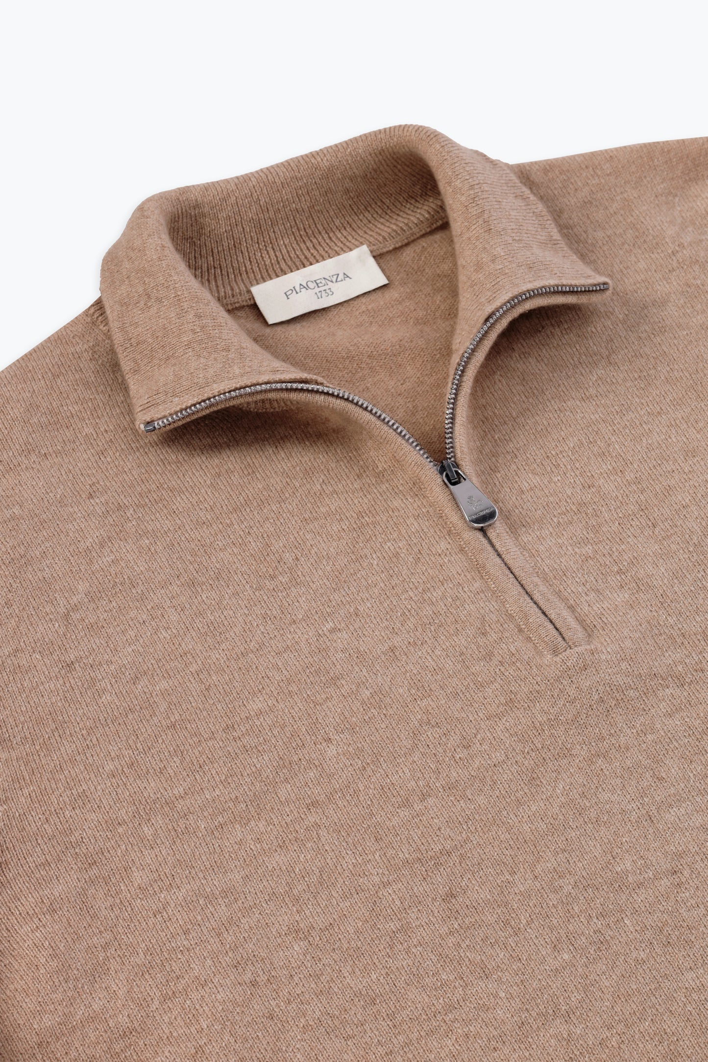 CAMEL ZIP TURTLENECK