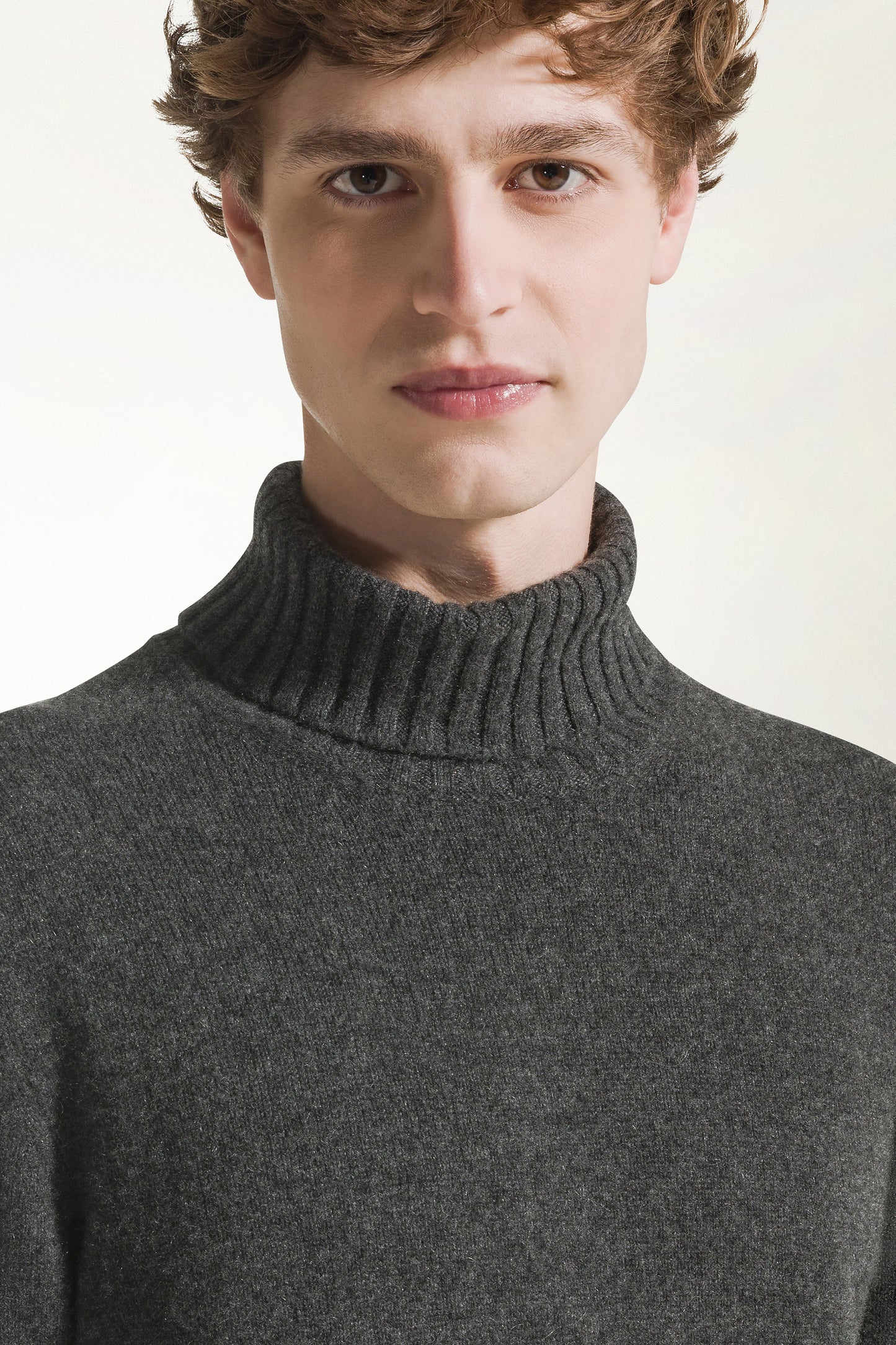 Anthracite cashmere turtleneck