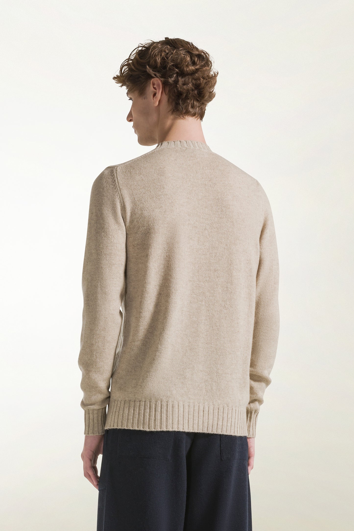 Maglione girocollo in cashmere naturale