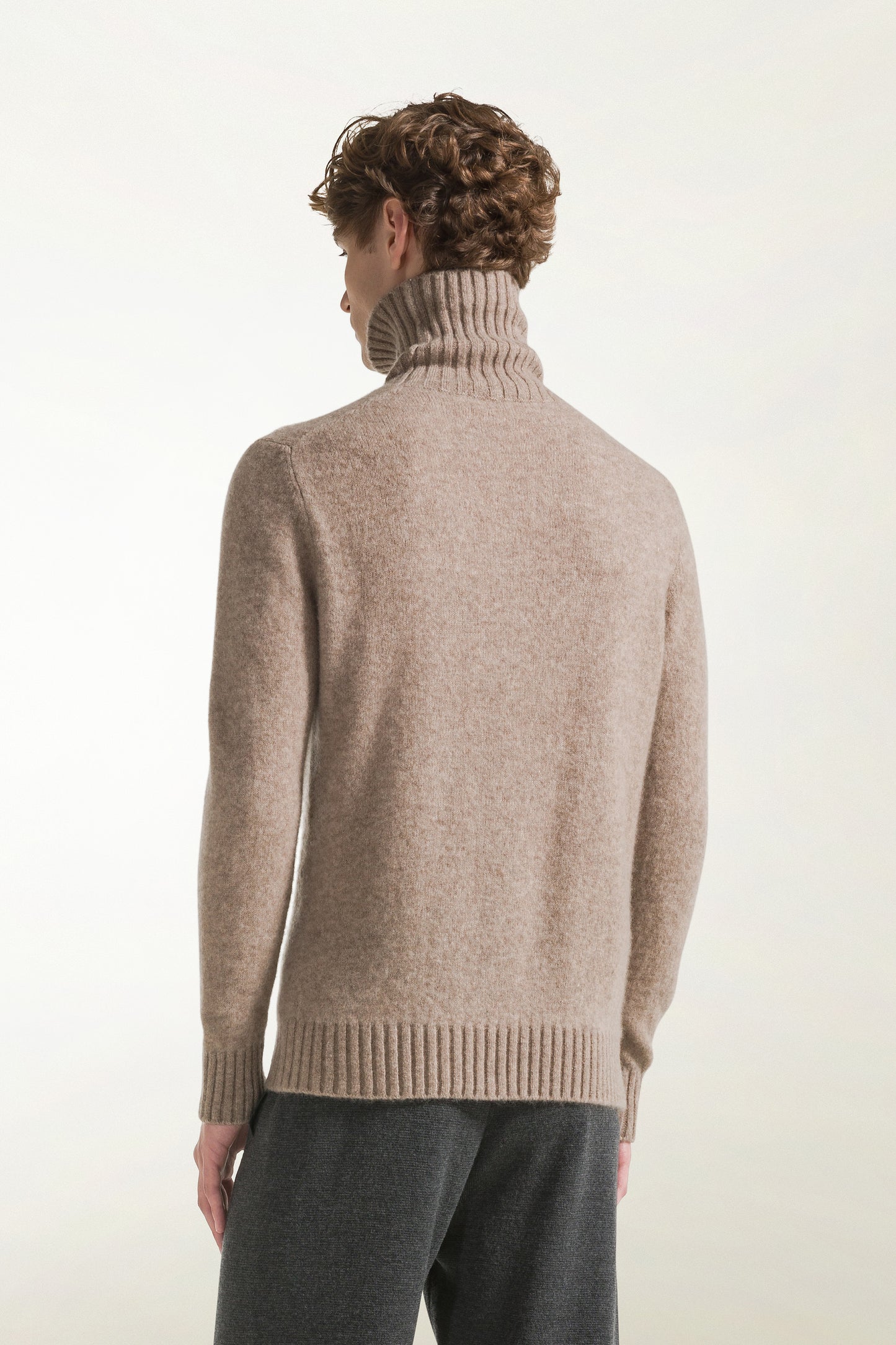 Dolcevita in cashmere e seta beige