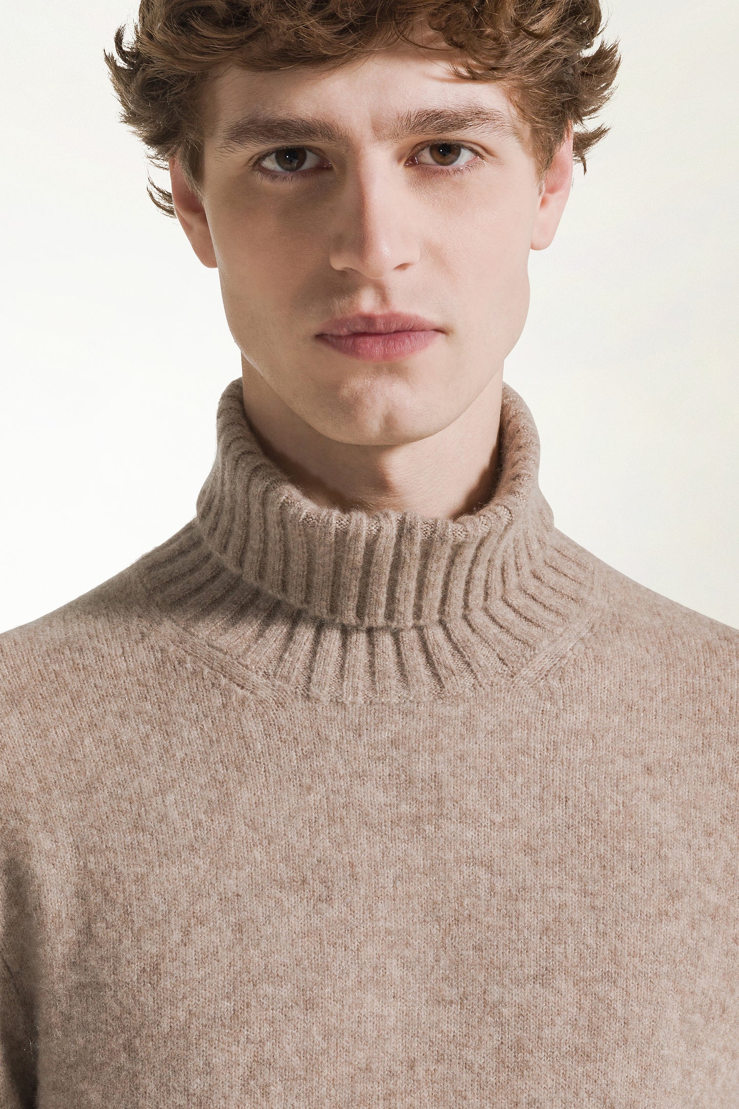 Dolcevita in cashmere e seta beige