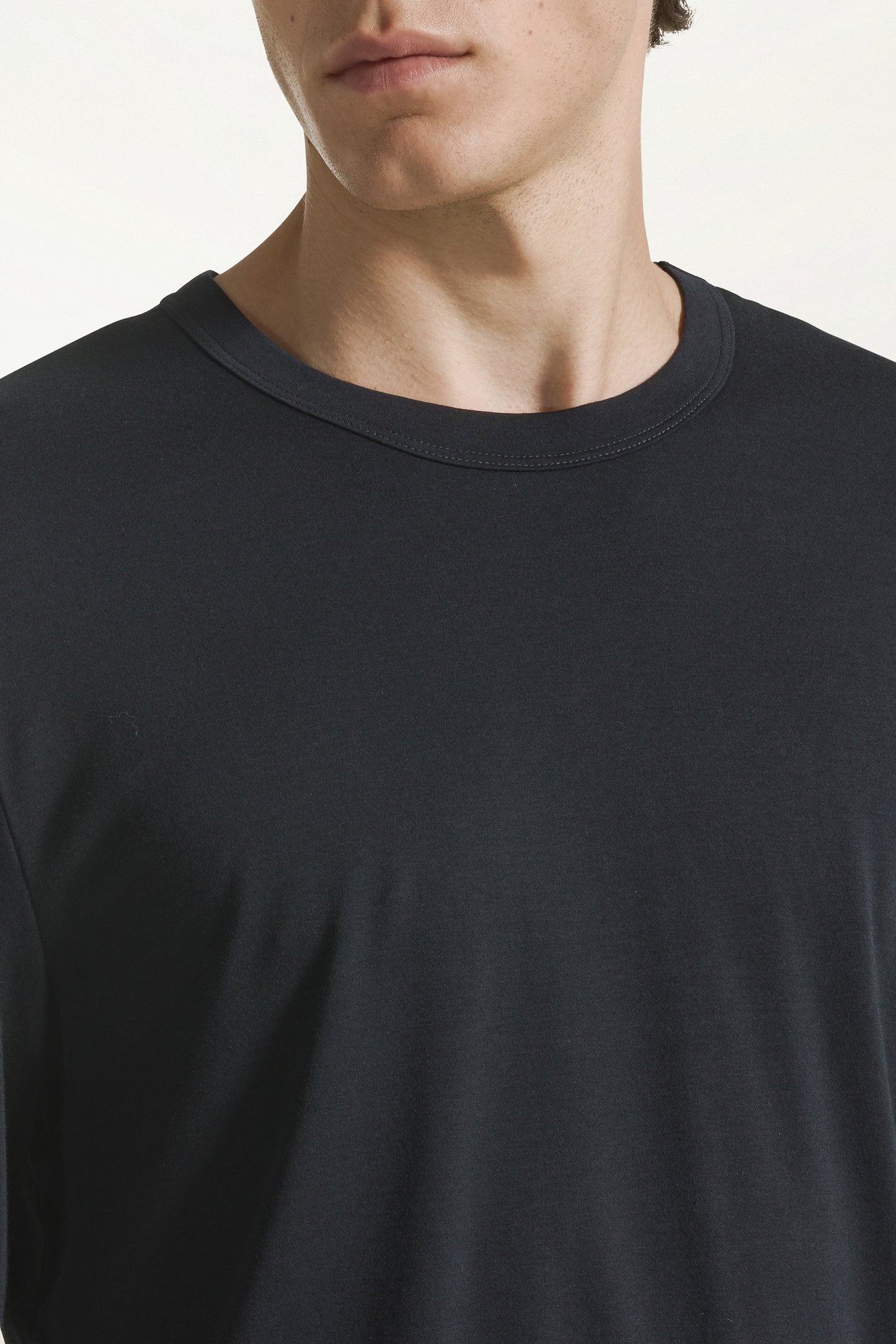 Black long-sleeved cotton crew neck