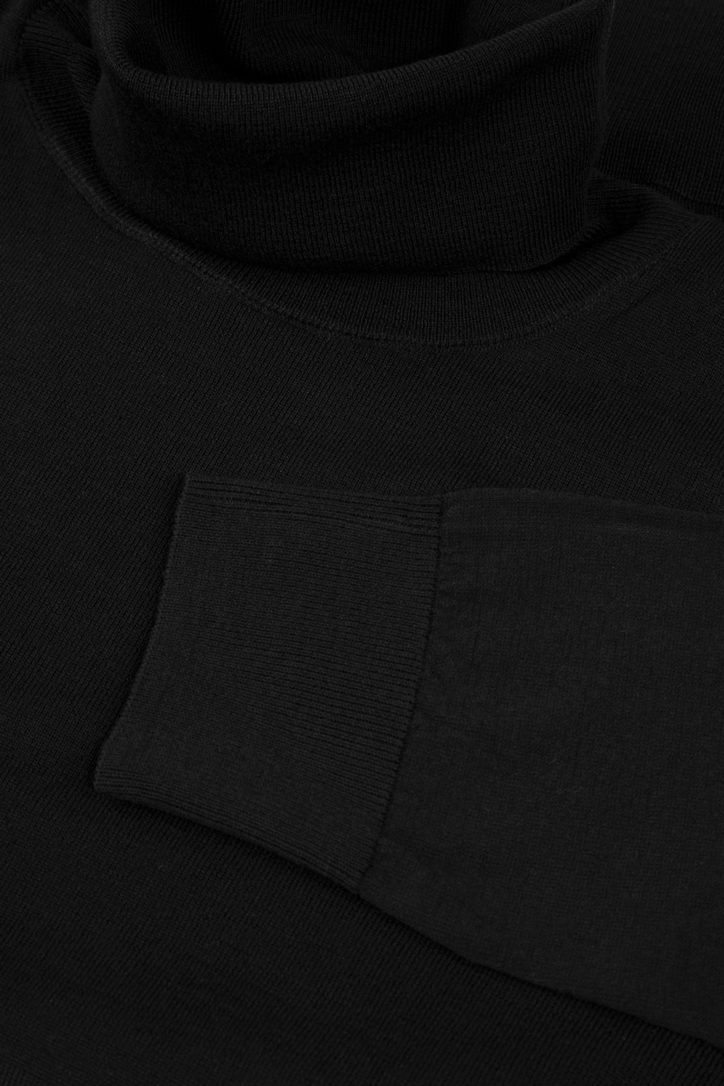 Dolcevita nero leggero 100% lana sostenibile e tracciabile