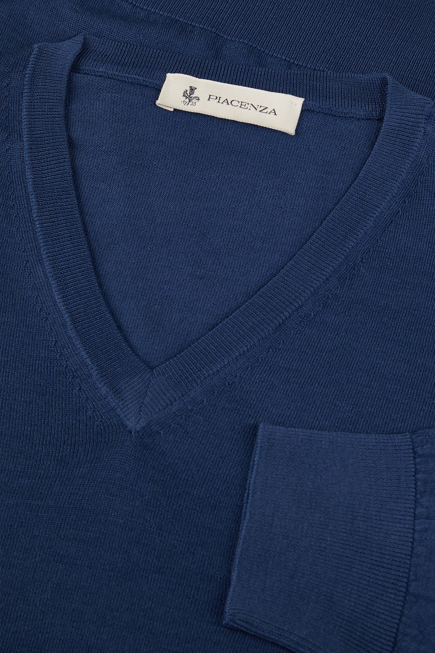 Light blue V-neck 100% sustainable and traceable wool