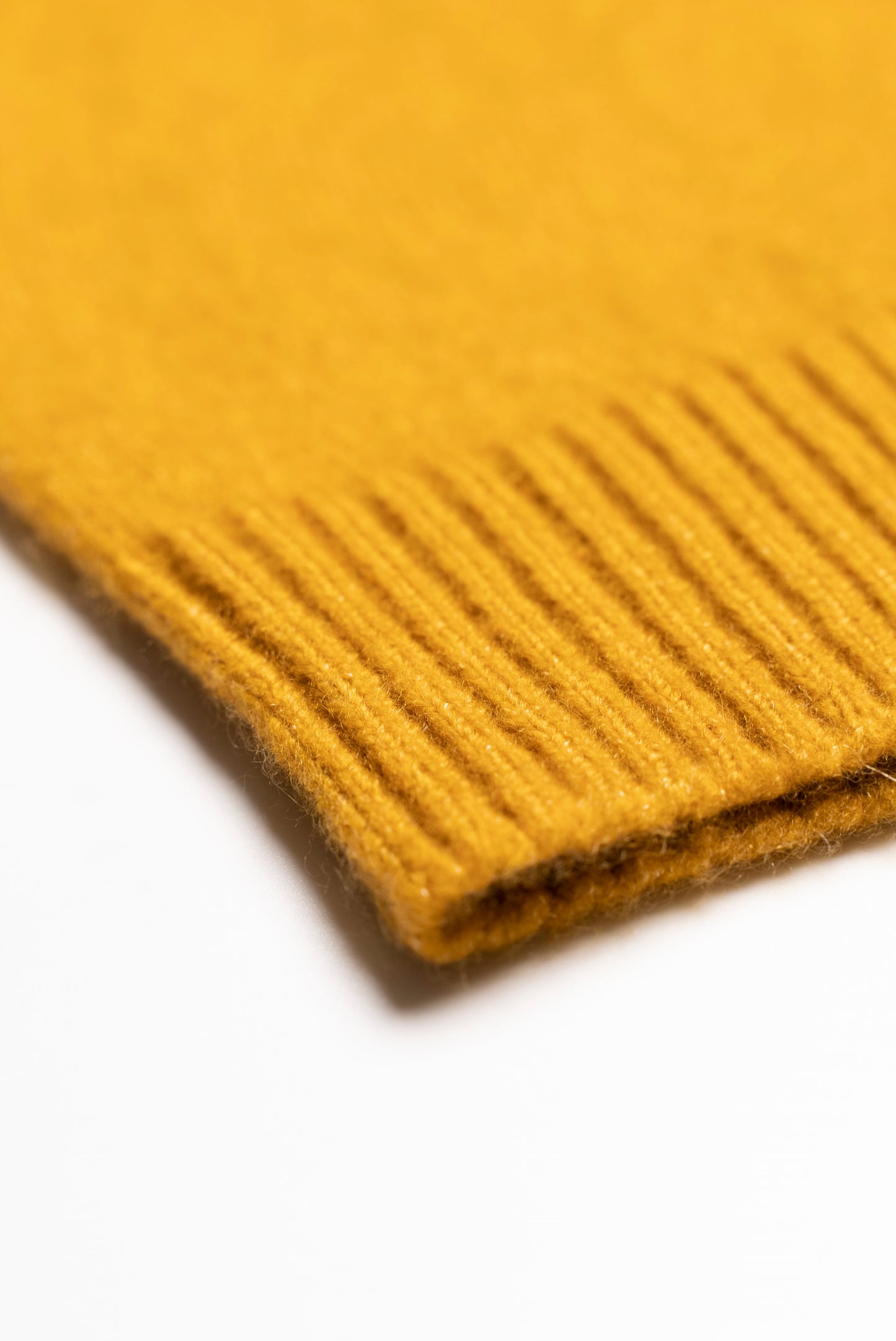 Yellow shaved cap with ribbed bottom