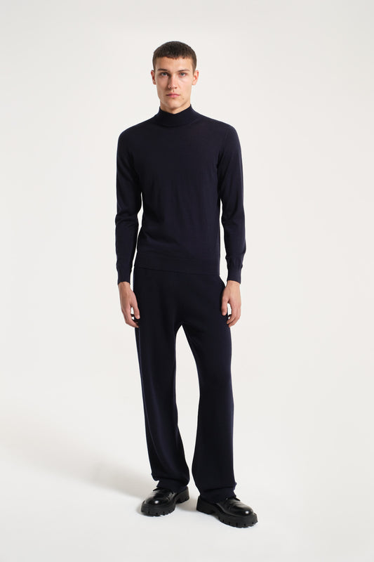 SUPER THIN BLUE TURTLENECK