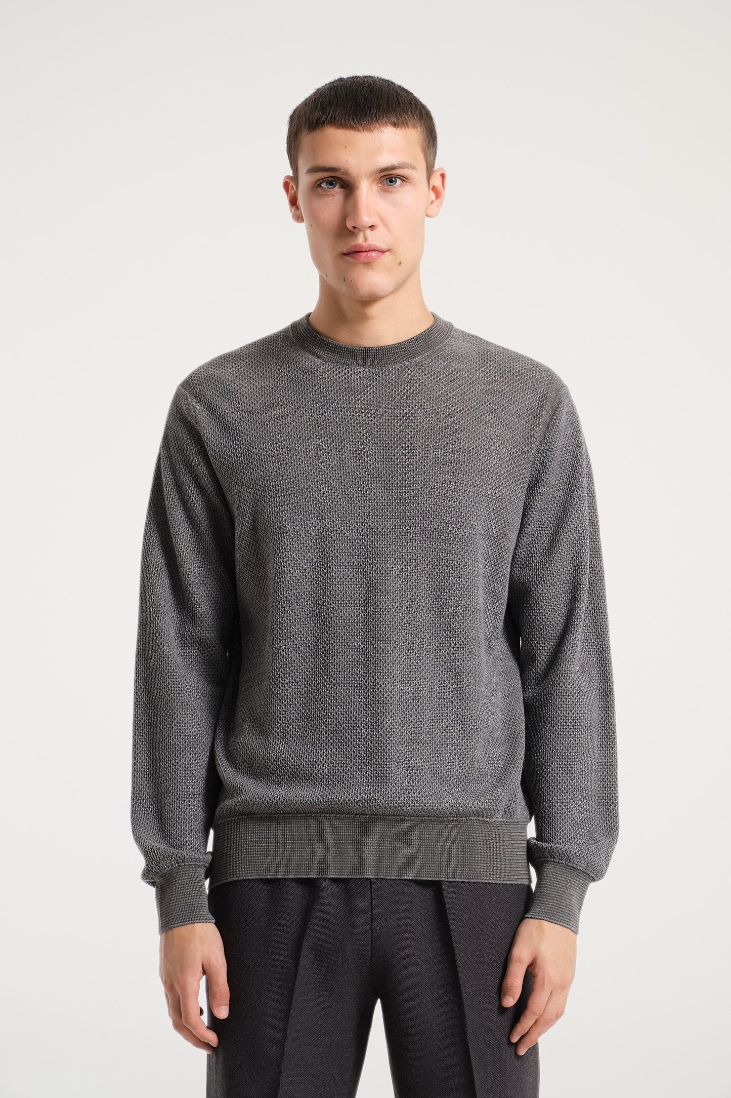 GRAY CREW NECK