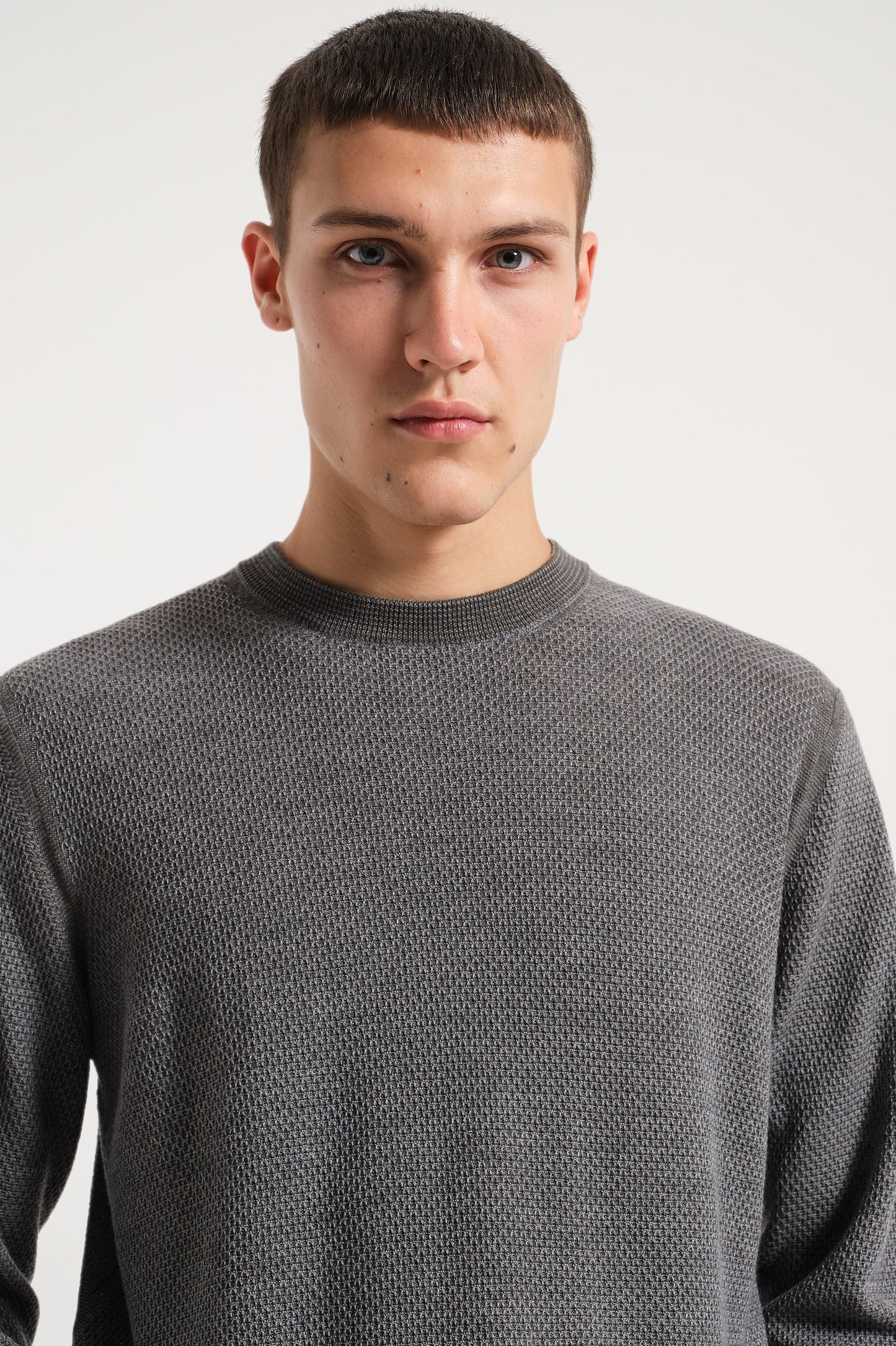 GRAY CREW NECK