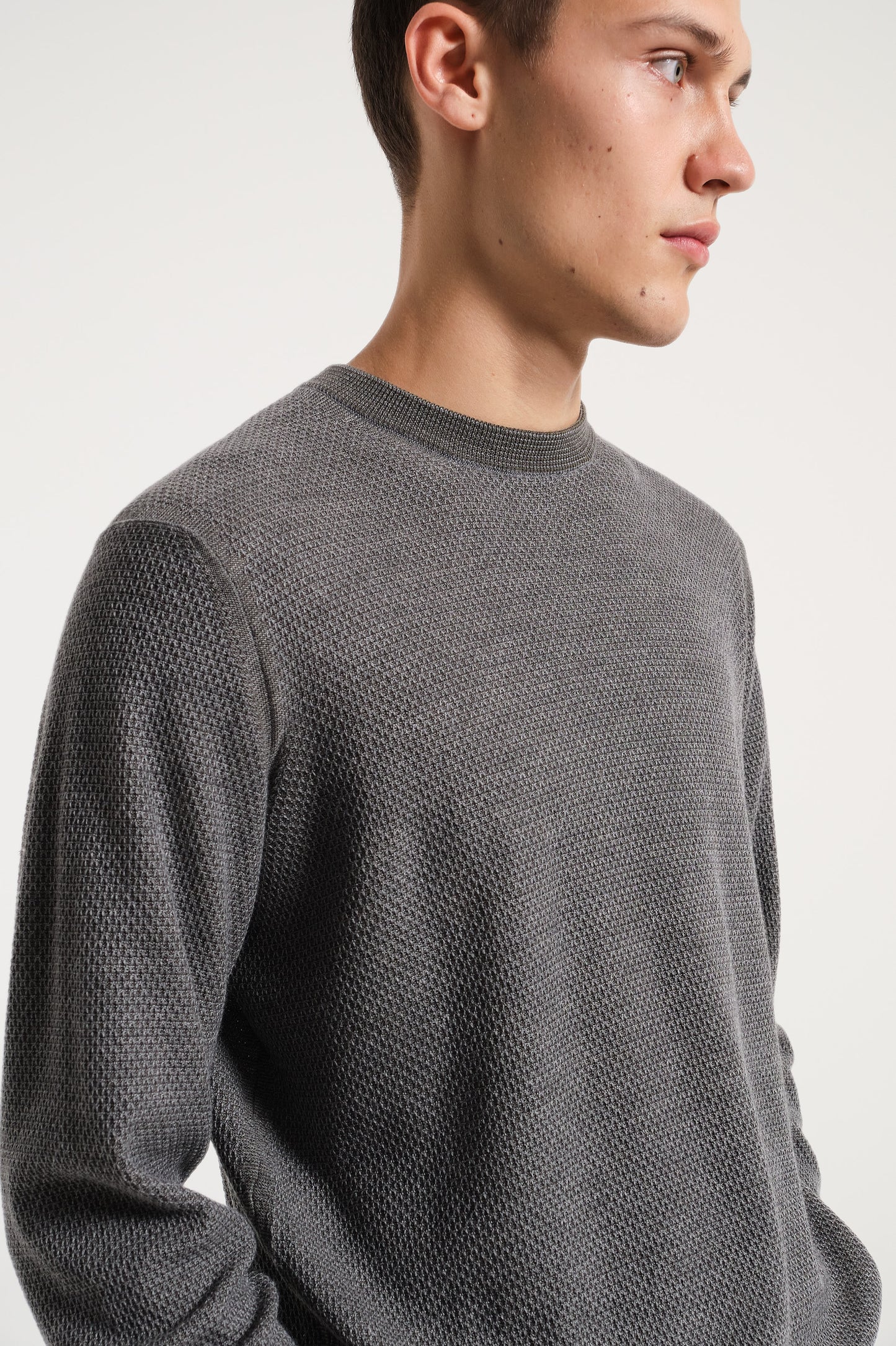 GRAY CREW NECK