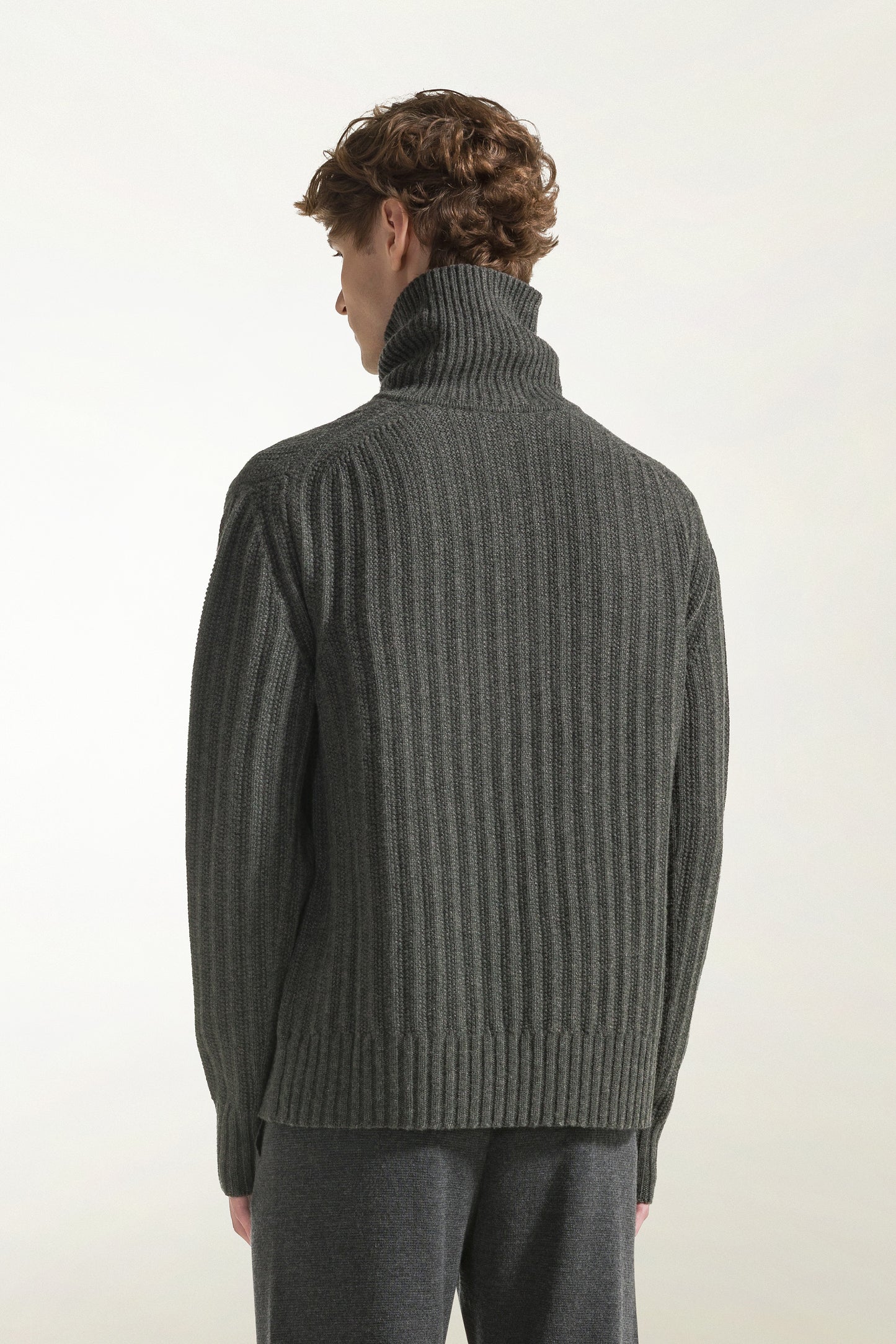 Anthracite turtleneck with buttons