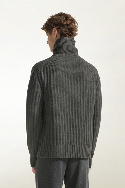 Anthracite turtleneck with buttons