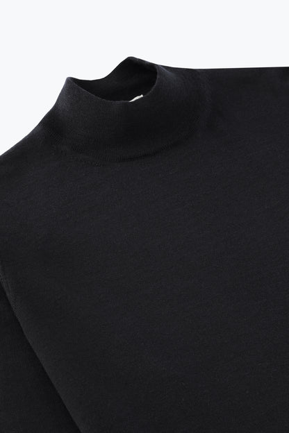 BLACK WOOL TURTLENECK