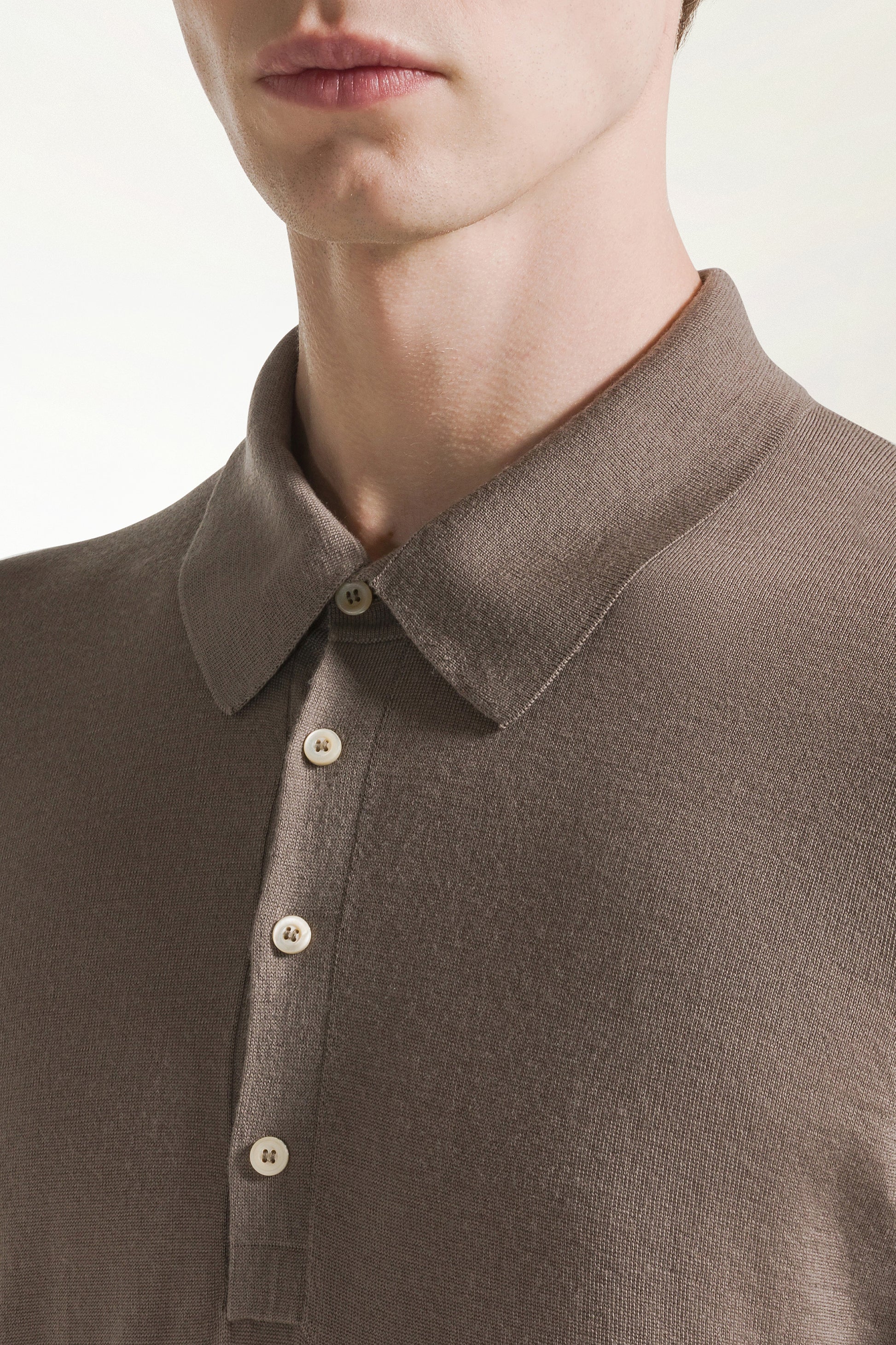 Lightweight polo shirt in hazelnut-colored merino wool | PIACENZA 1733