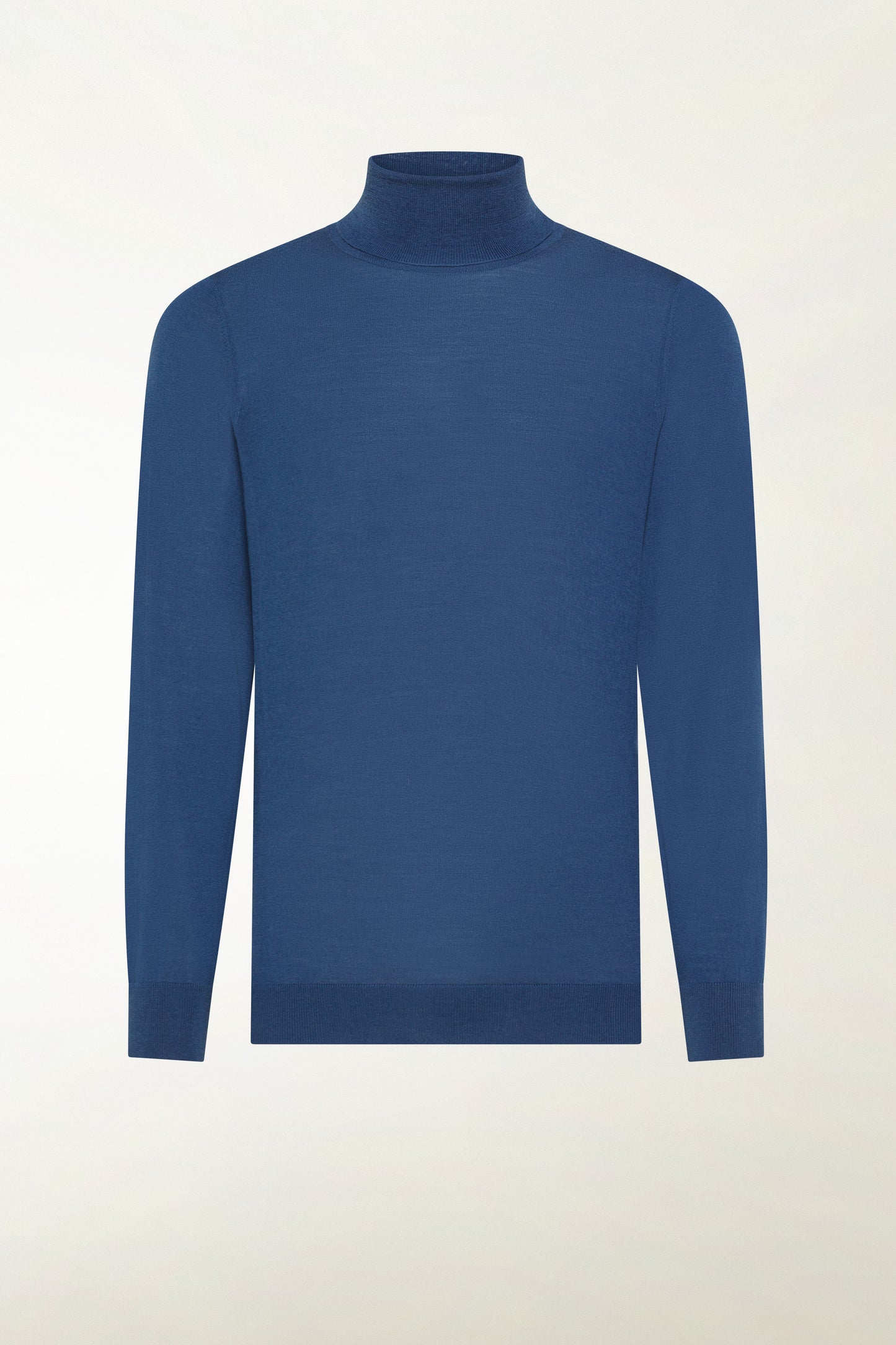 Lightweight turtleneck in merino wool