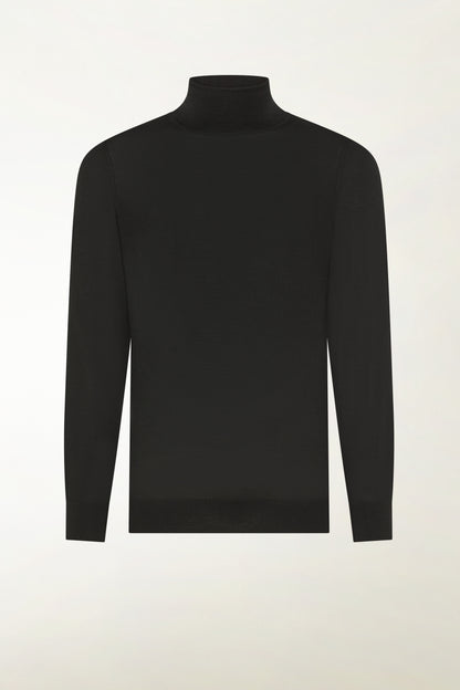 Lightweight turtleneck in merino wool
