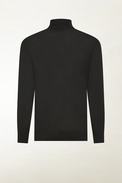 Lightweight turtleneck in merino wool
