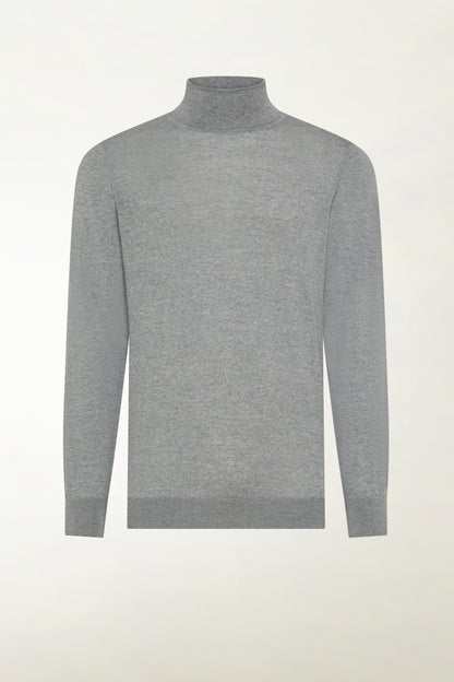Lightweight turtleneck in merino wool