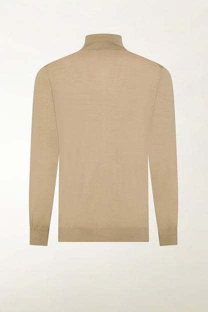 Lightweight turtleneck in merino wool