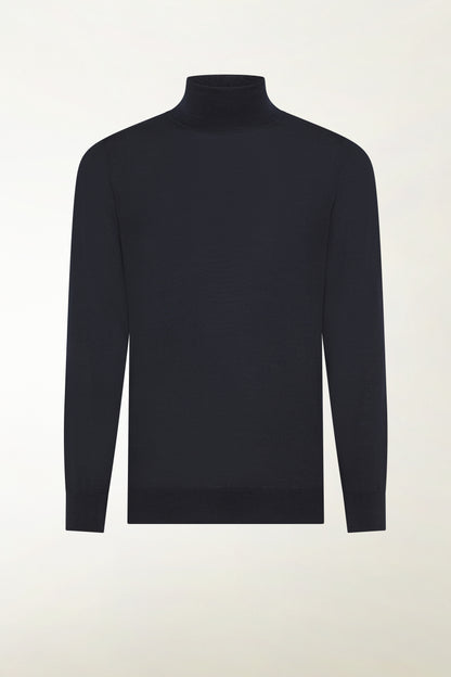 Lightweight turtleneck in merino wool
