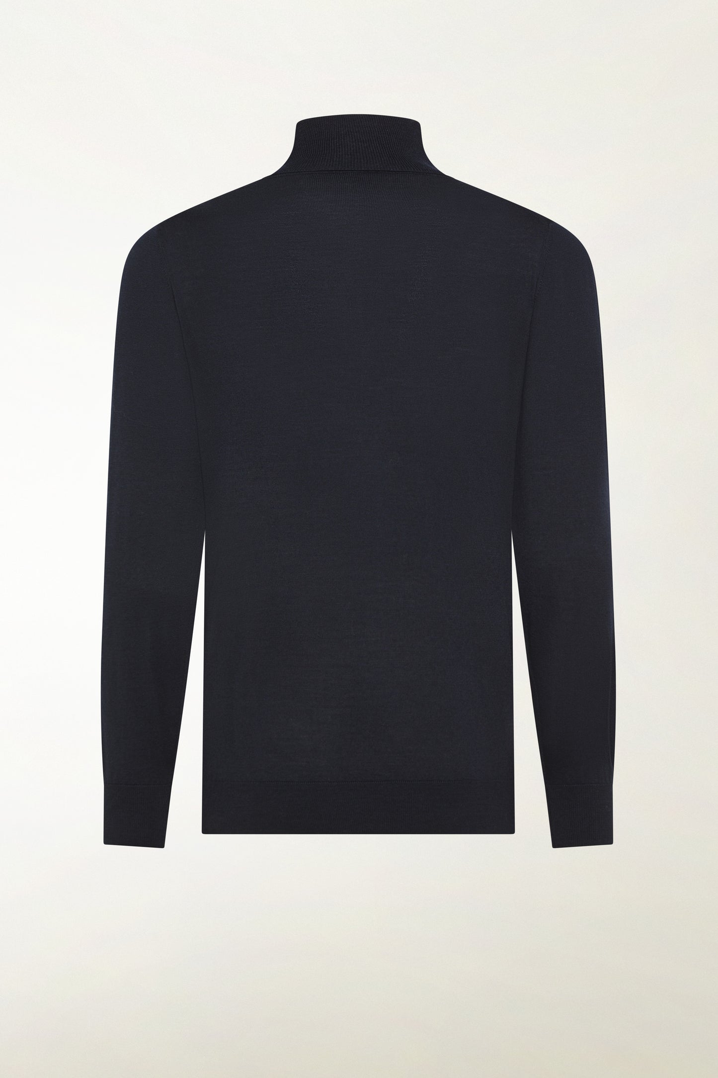 Lightweight turtleneck in merino wool