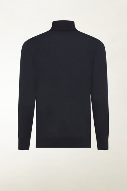 Lightweight turtleneck in merino wool