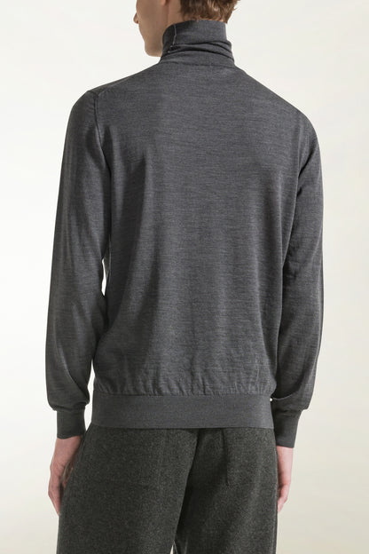 Lightweight turtleneck in merino wool