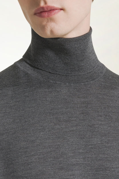 Lightweight turtleneck in merino wool