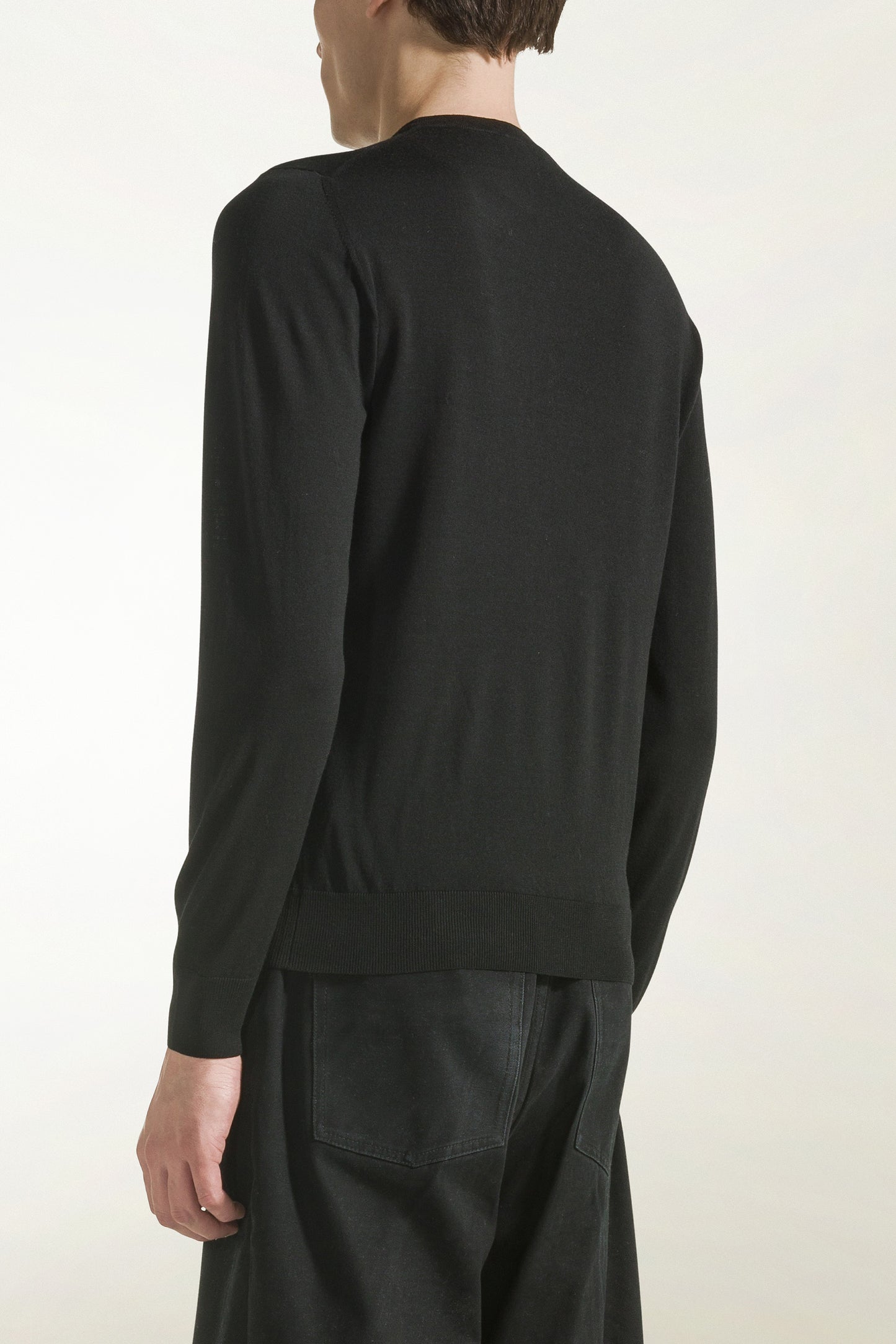 Lightweight crewneck in black merino wool