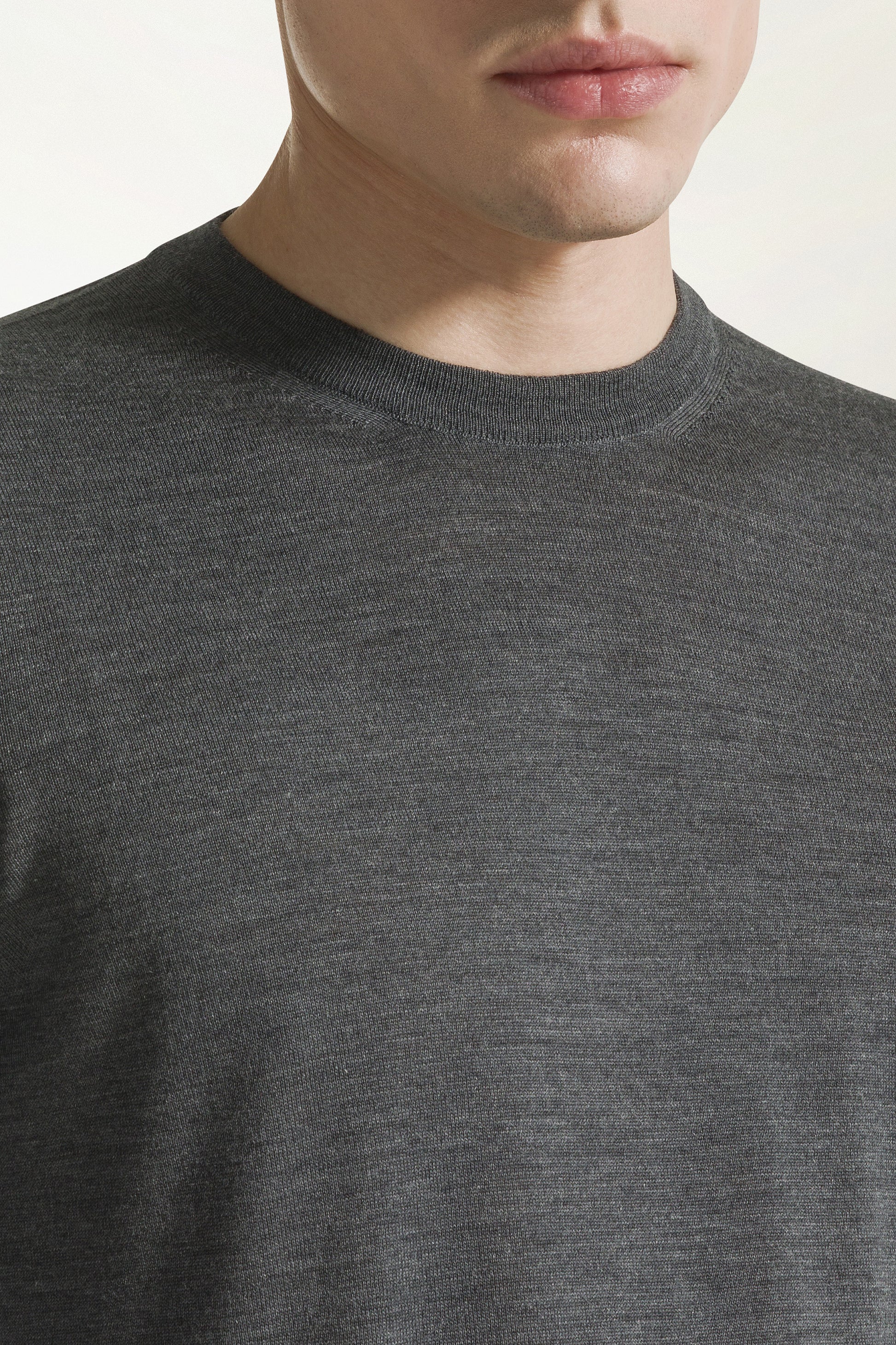Lightweight crewneck in anthracite-colored merino wool | PIACENZA 1733