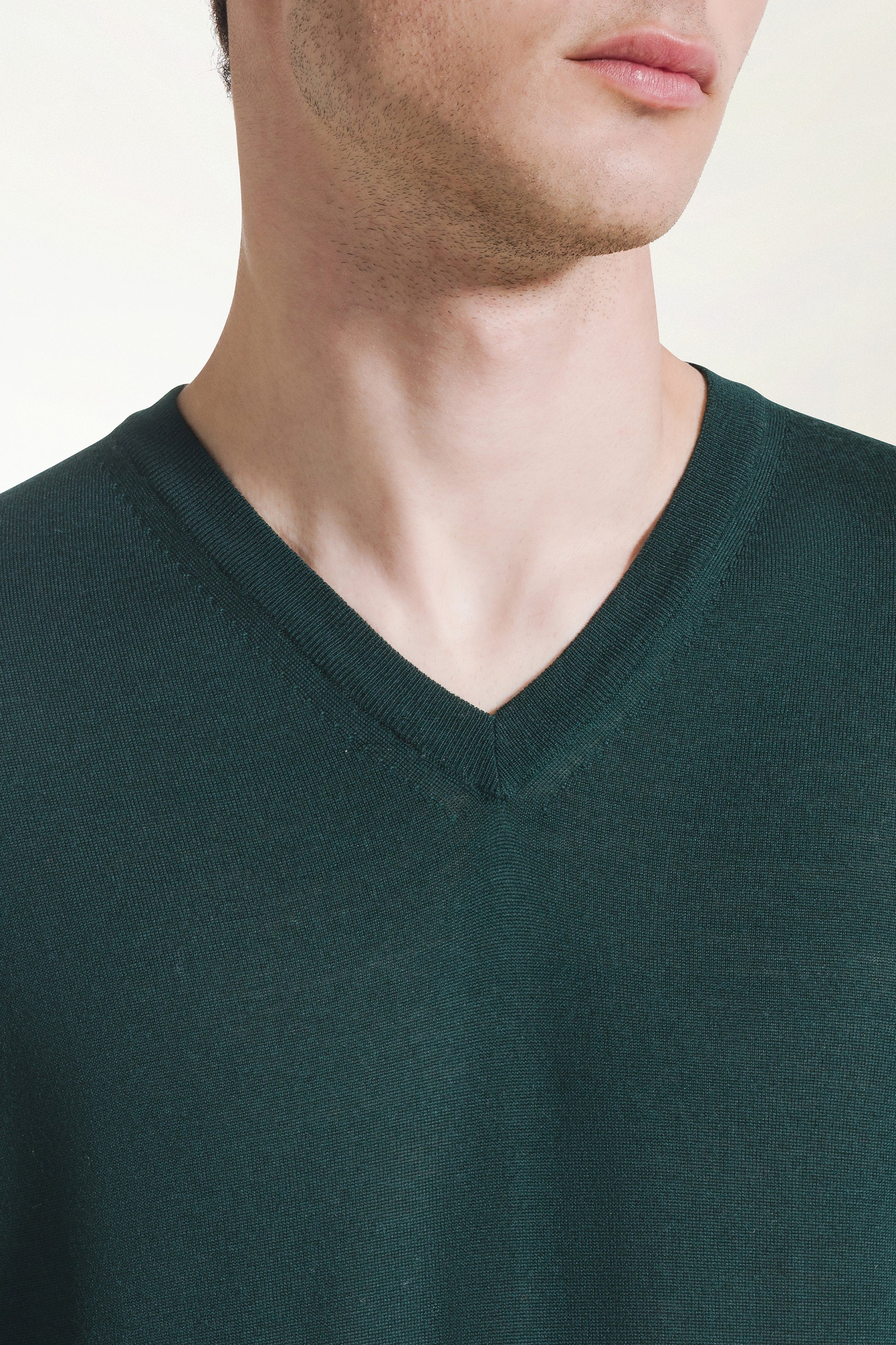 Lightweight V-neck sweater in dark green merino wool | PIACENZA 1733