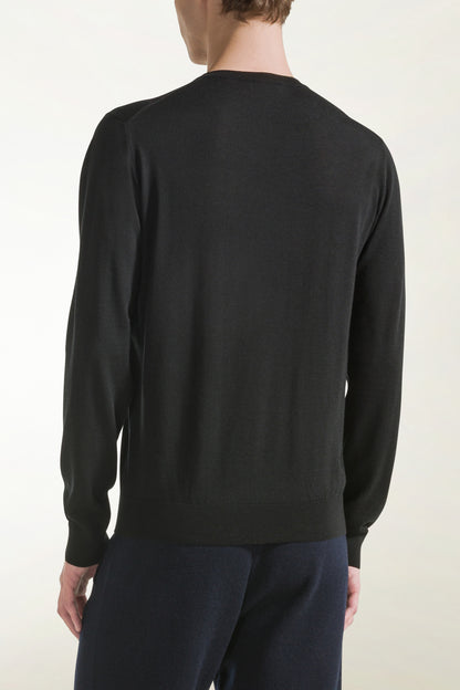 Lightweight V-neck in merino wool