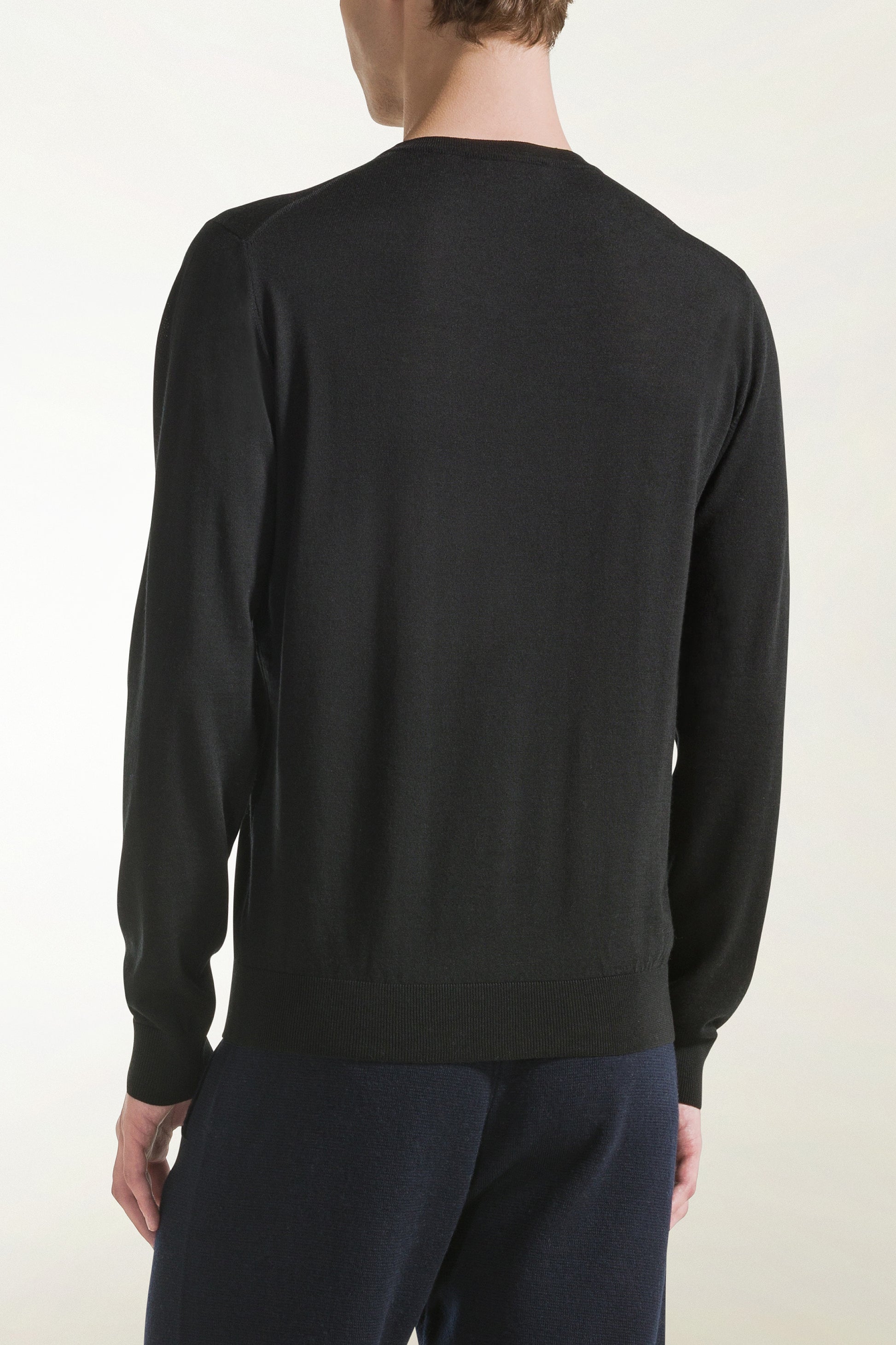 Lightweight V-neck in black merino wool | PIACENZA 1733