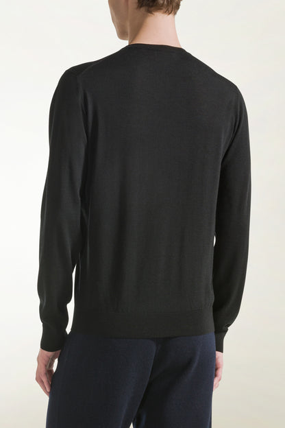 Lightweight V-neck in black merino wool | PIACENZA 1733