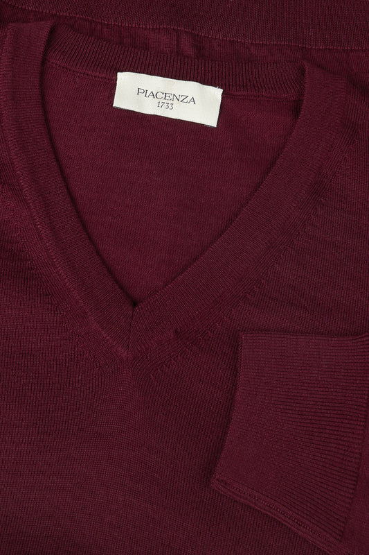 Lightweight V-neck in burgundy merino wool - Iconic | PIACENZA 1733