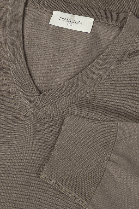 Lightweight V-neck in hazelnut-colored merino wool - Iconic | PIACENZA 1733